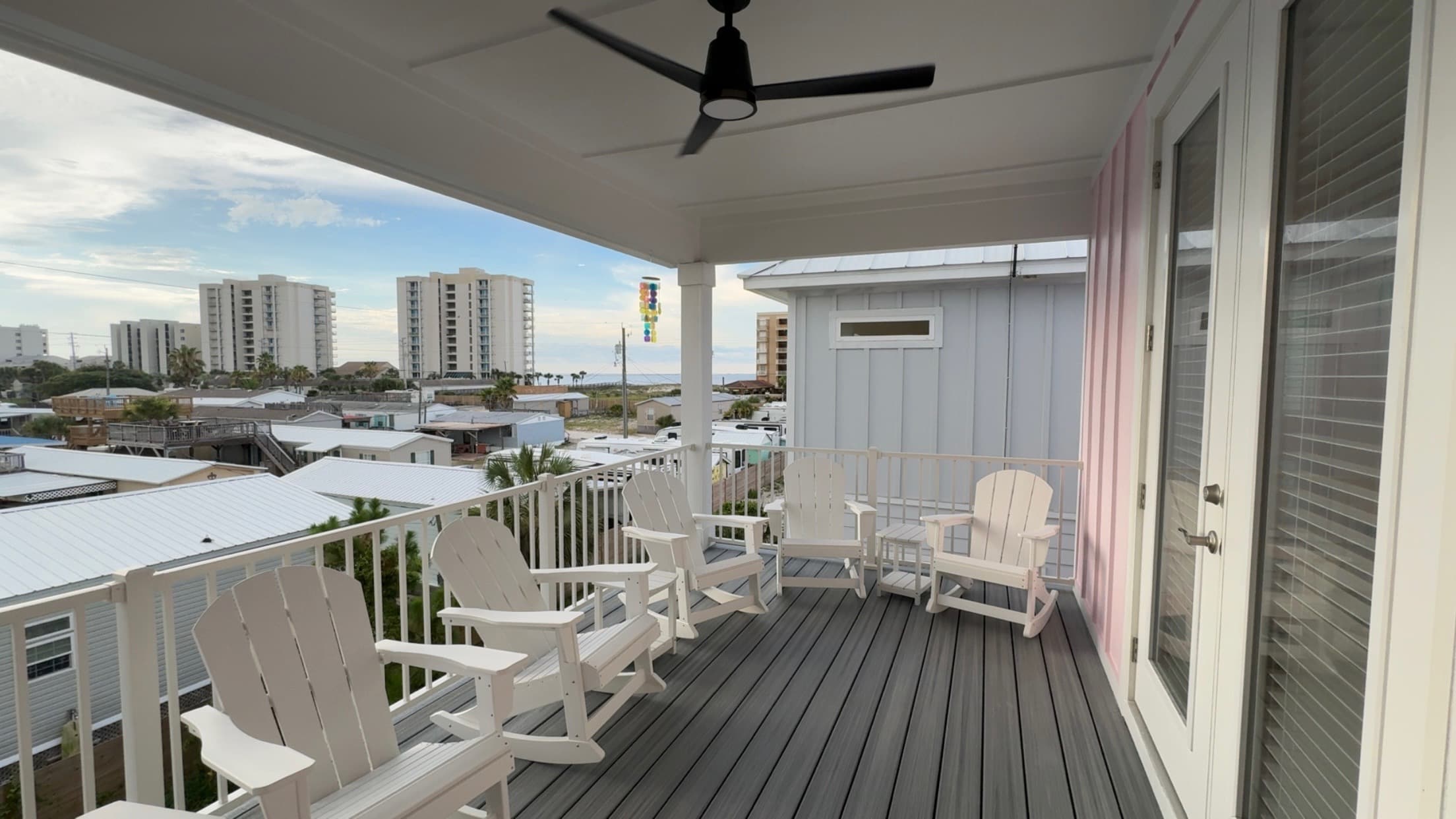 Third-floor covered balcony